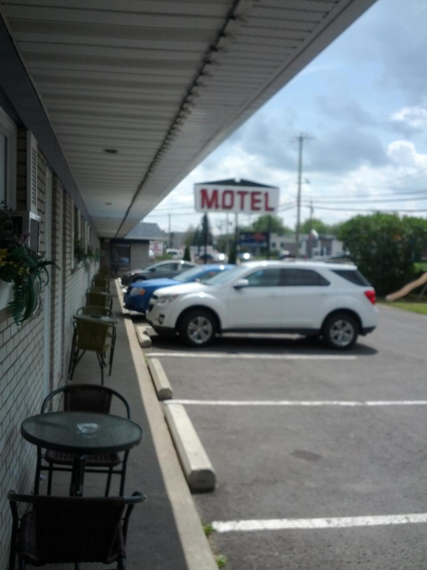 Motel Montgolfière JP Saint-Jean-sur-Richelieu Extérieur photo