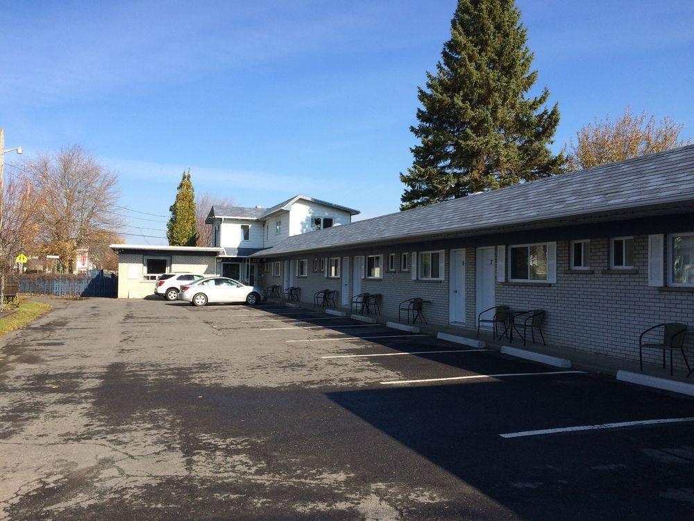 Motel Montgolfière JP Saint-Jean-sur-Richelieu Extérieur photo